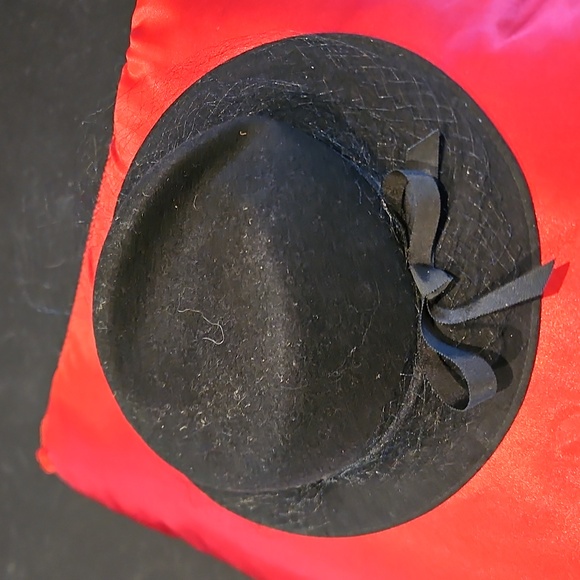 Vintage Splendide Black 100% Wool Veiled Fedora - Elegant & Timeless - Picture 10 of 15